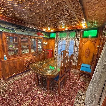 Hotel Exotic Young Shreen Houseboat Srīnagar Exteriér fotografie