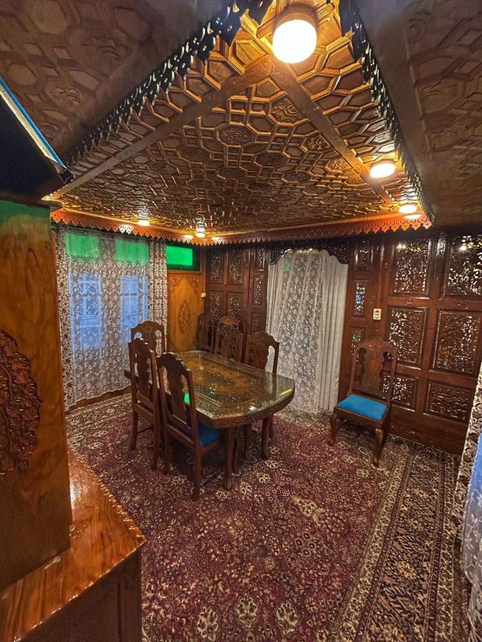 Hotel Exotic Young Shreen Houseboat Srīnagar Exteriér fotografie