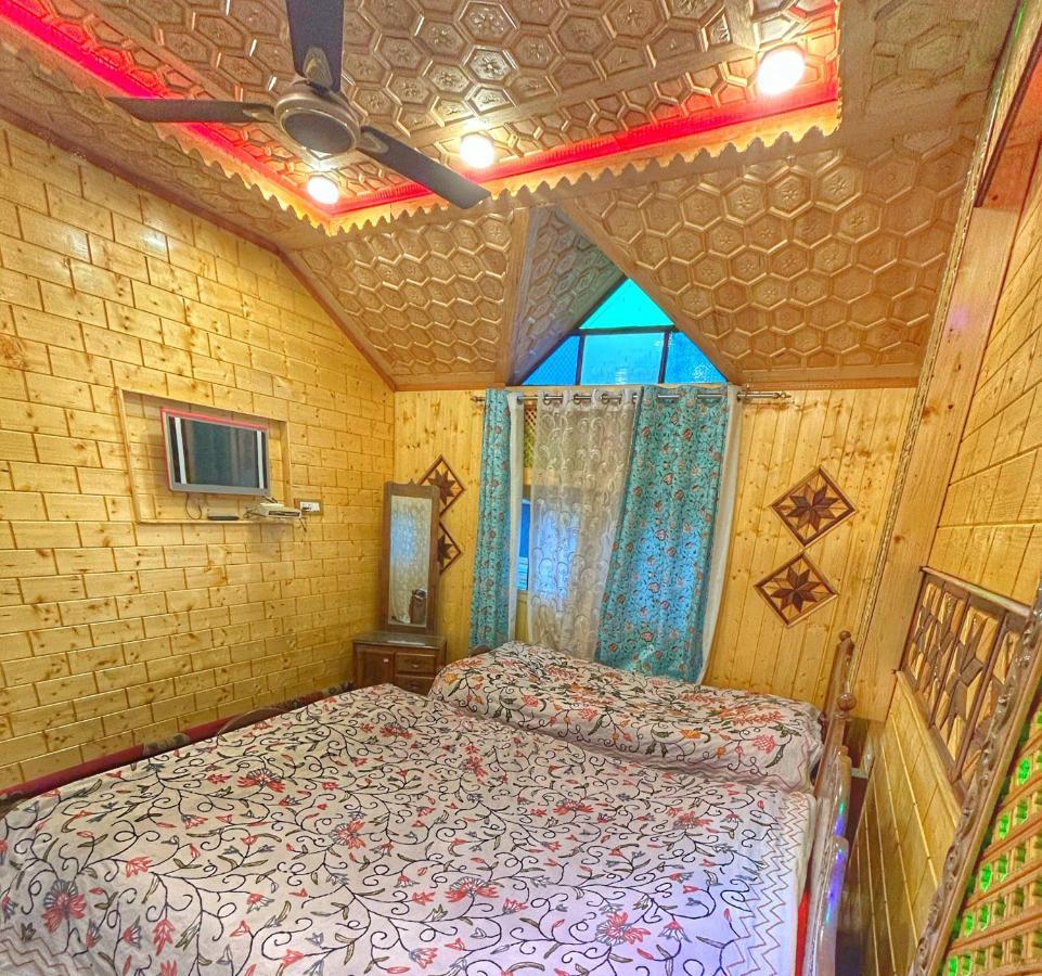Hotel Exotic Young Shreen Houseboat Srīnagar Exteriér fotografie