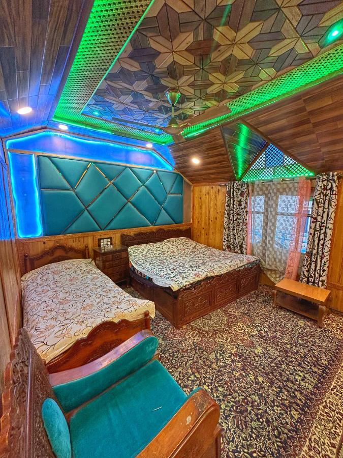 Hotel Exotic Young Shreen Houseboat Srīnagar Exteriér fotografie