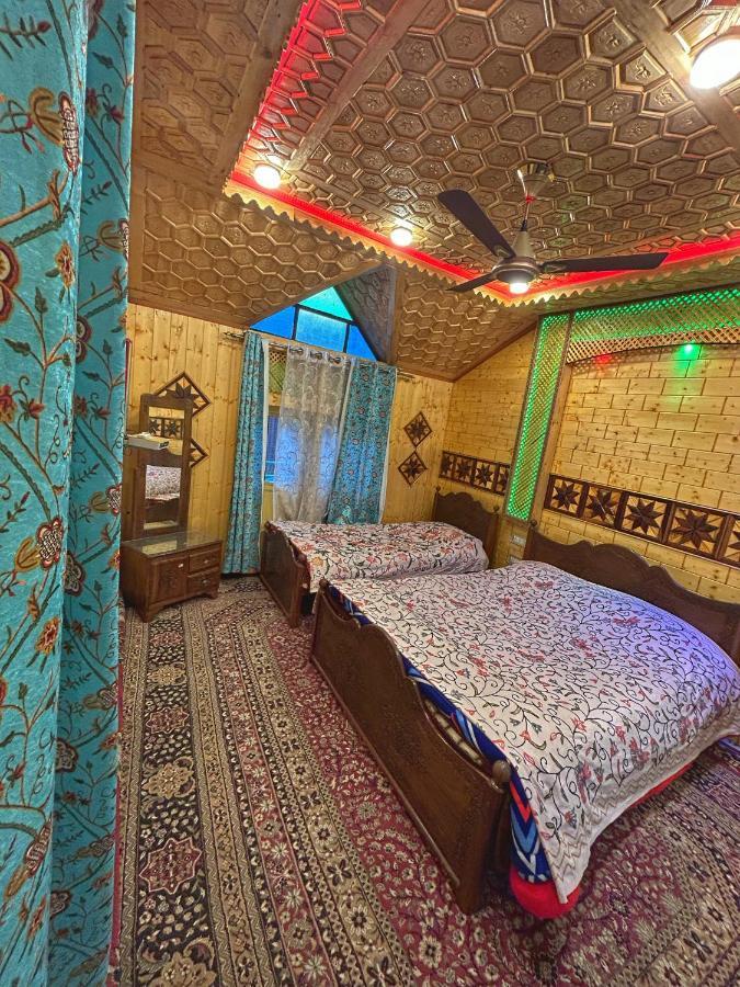 Hotel Exotic Young Shreen Houseboat Srīnagar Exteriér fotografie